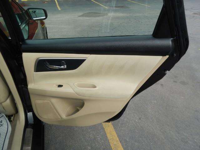 2014 Nissan Altima 2.5 SV 4dr Sedan